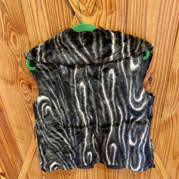 ABBIE MAGS - Picture 5 of 6